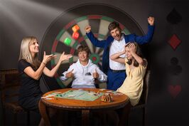 Familie am Spieltisch