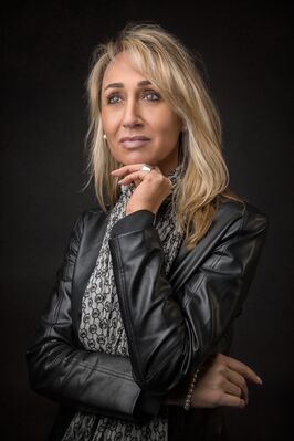 Frau mit Tuch