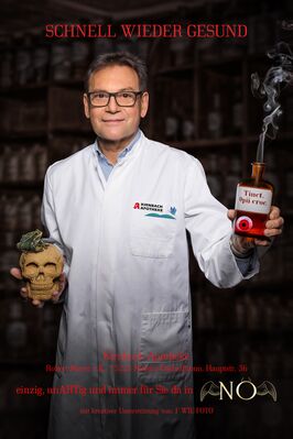 Corona Hilfsprojekt Apotheker mit Drogen