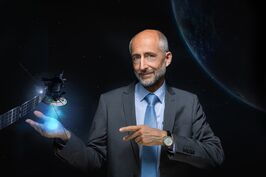 Business-Portrait mit Satellit