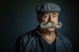 Mann mit Schnurrbart