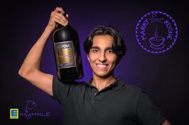 Portrait mit Monsterflasche