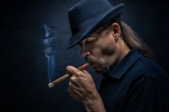 Portrait mit Zigarre