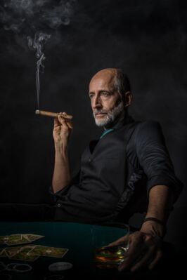 Portrait mit Zigarre und Gedanken